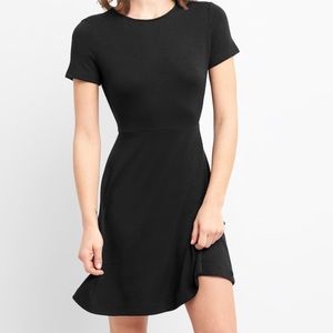 🛍 NWT GAP Softspun dress Black A-line sz XS swing